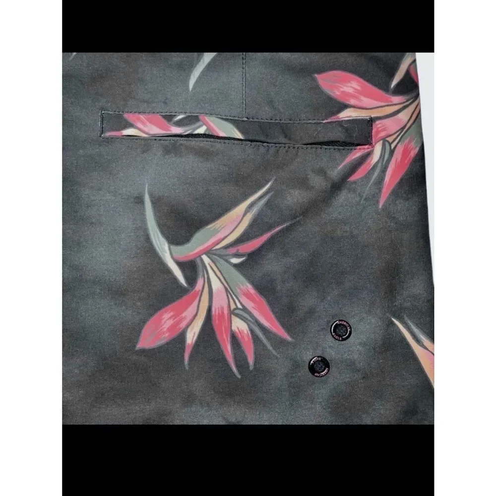 American Eagle Bird of Paradise Board Shorts in Grey/Red Men’s Flex/L
